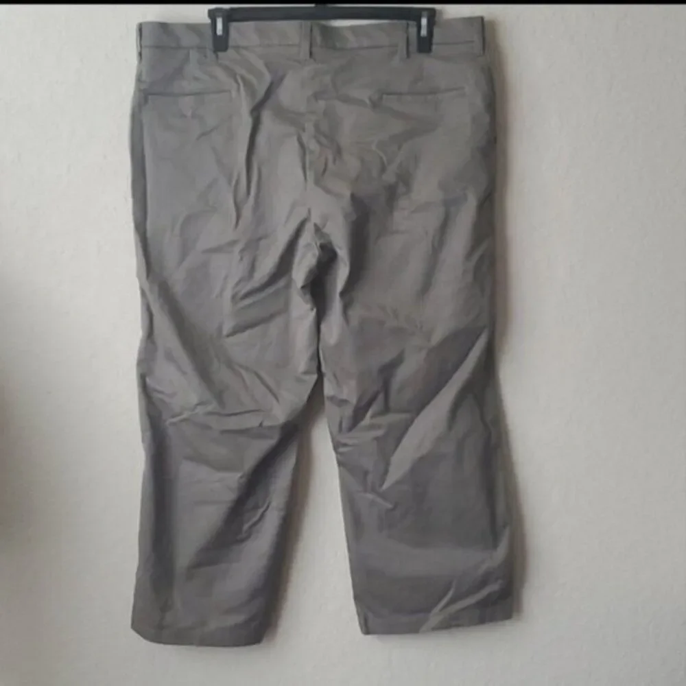 Wrangler Men's 42x30 Chino Pants Straight Fit Dark Khaki Stretch Slacks 42 x 30